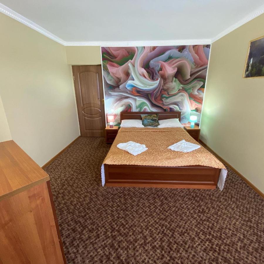 Skhidnytsia Hotel Three Korony מראה חיצוני תמונה