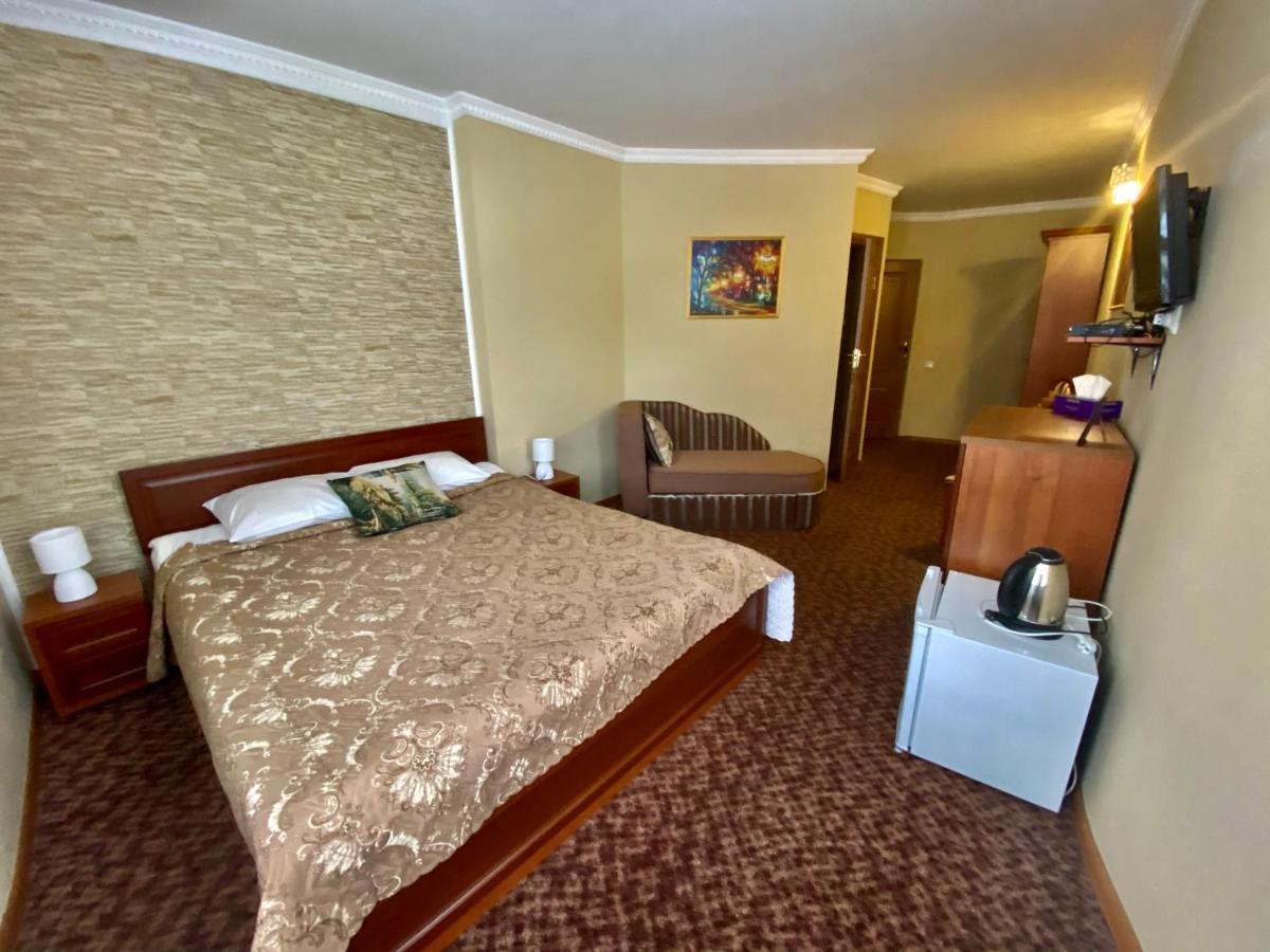 Skhidnytsia Hotel Three Korony מראה חיצוני תמונה