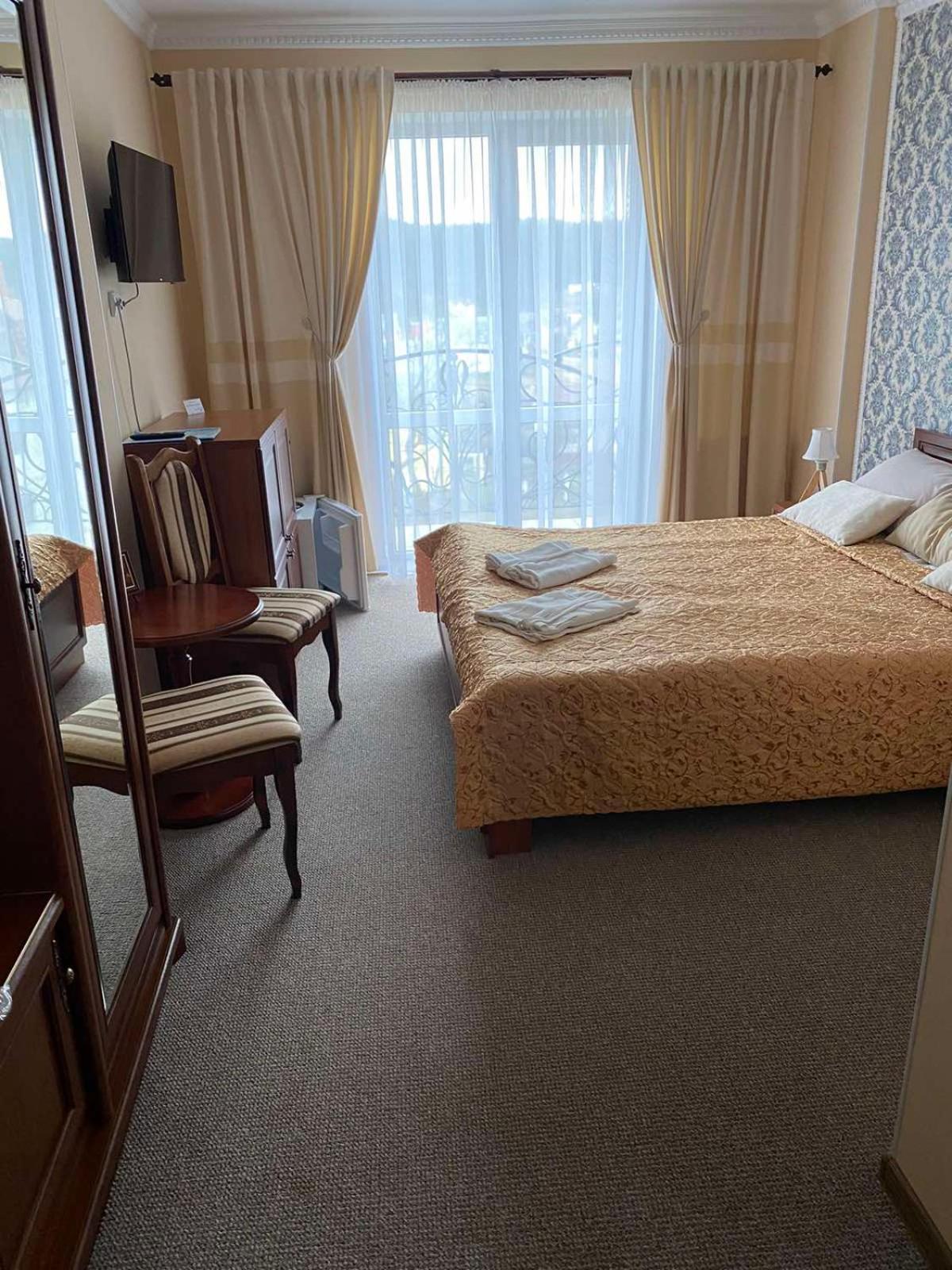 Skhidnytsia Hotel Three Korony מראה חיצוני תמונה