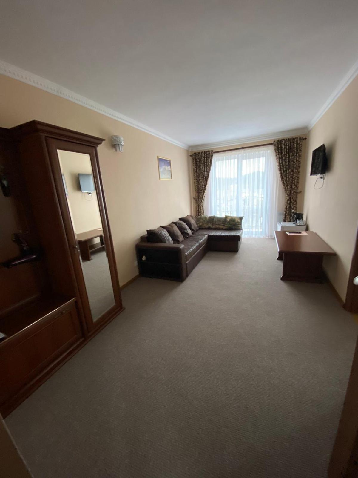 Skhidnytsia Hotel Three Korony מראה חיצוני תמונה