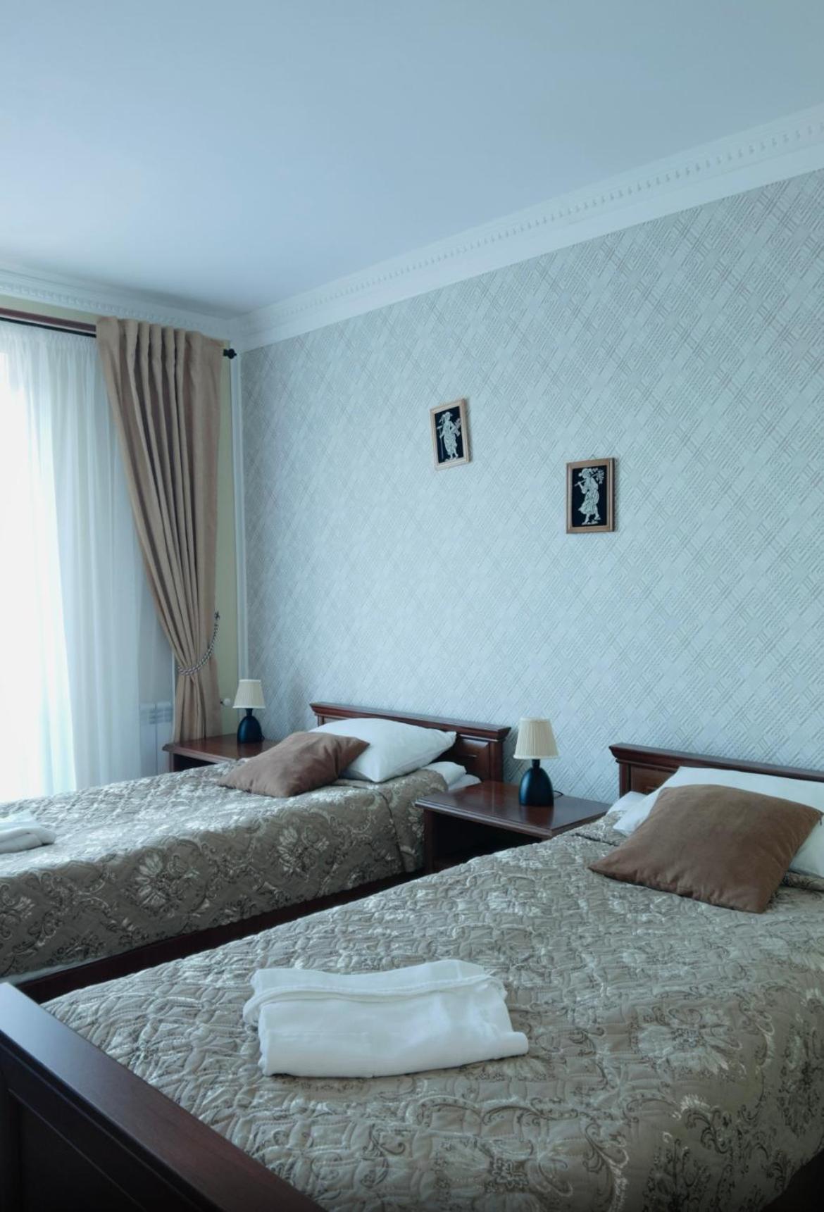 Skhidnytsia Hotel Three Korony מראה חיצוני תמונה
